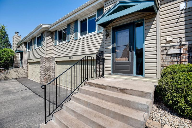 5219 Beachside Dr, Minnetonka, MN 55343