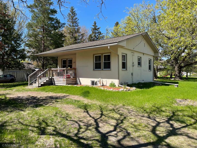 201 11th Ave SE, Roseau, MN 56751