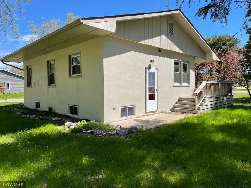 201 11th Ave SE, Roseau, MN 56751