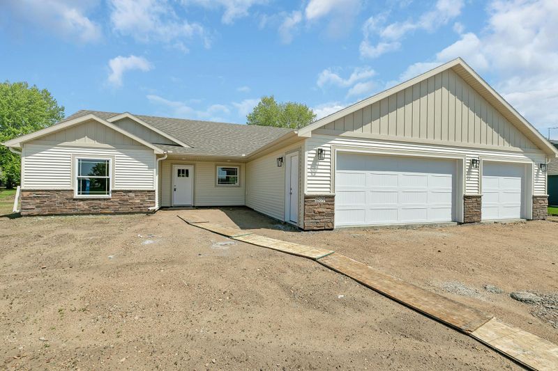 1809 Grove Loop, Saint Cloud, MN 56303