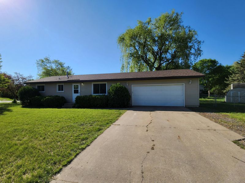 13 Fairway Dr, Monticello, MN 55362