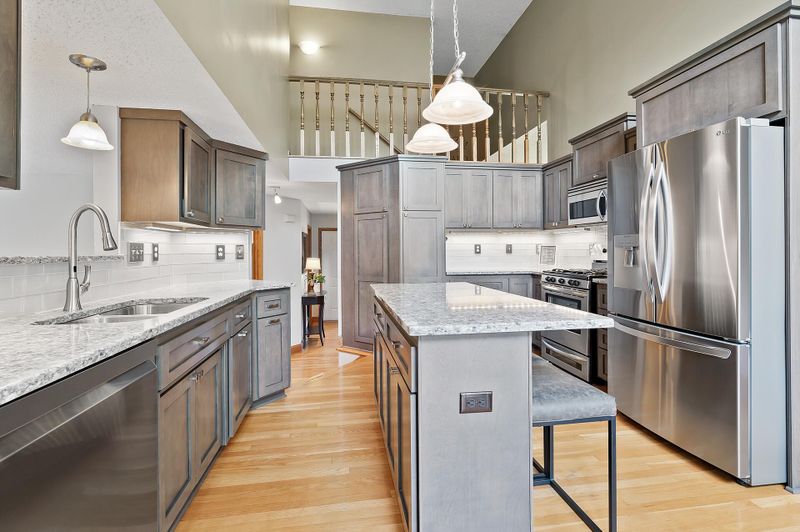 5407 River Wood Dr, Savage, MN 55378