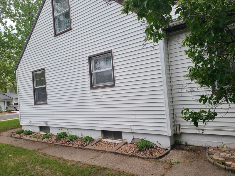 703 3rd St SE, Little Falls, MN 56345