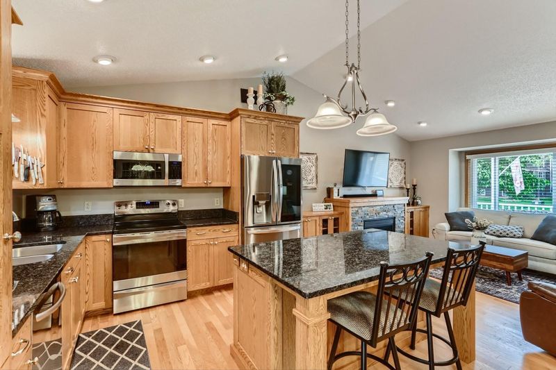 9574 Niagara Ln N, Maple Grove, MN 55369