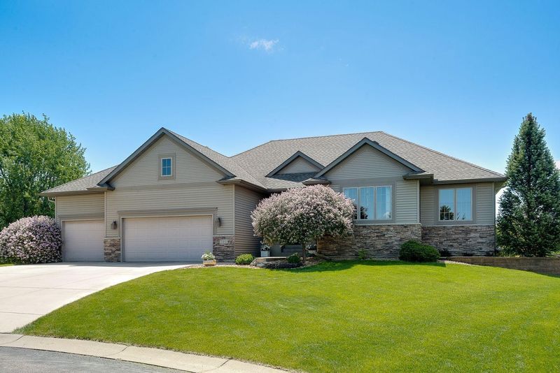 703 Bohlken Ct, Hastings, MN 55033