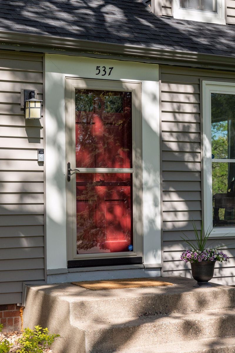537 Jersey Ave N, Golden Valley, MN 55427