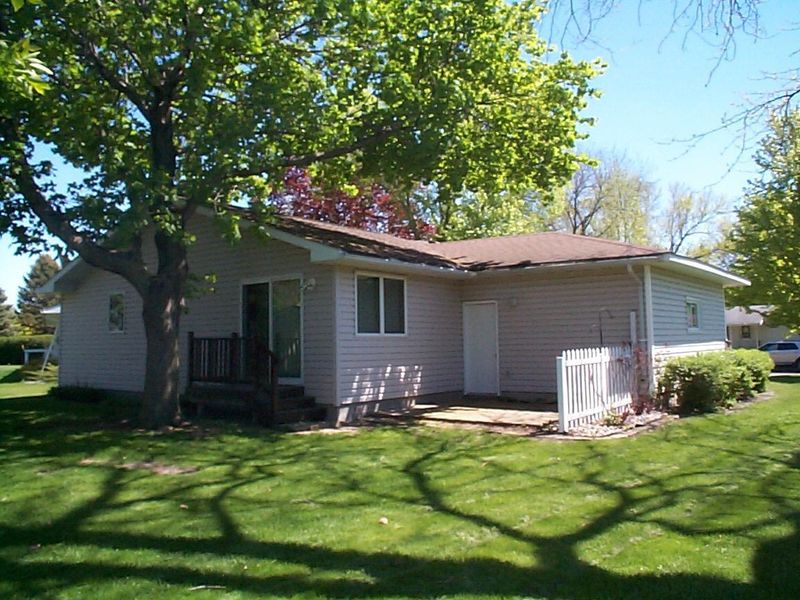708 Parkview Ln, Madison, MN 56256