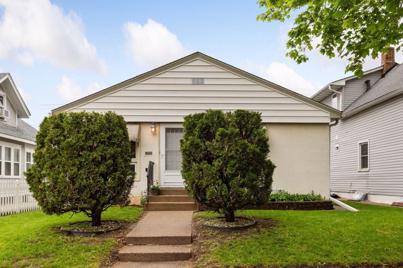 919 Geranium Ave E, Saint Paul, MN 55106