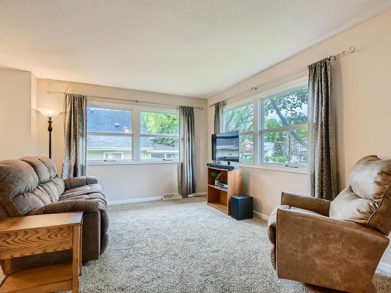 1962 Webber St, White Bear Lake, MN 55110
