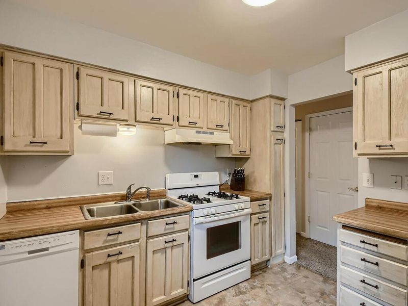 1962 Webber St, White Bear Lake, MN 55110