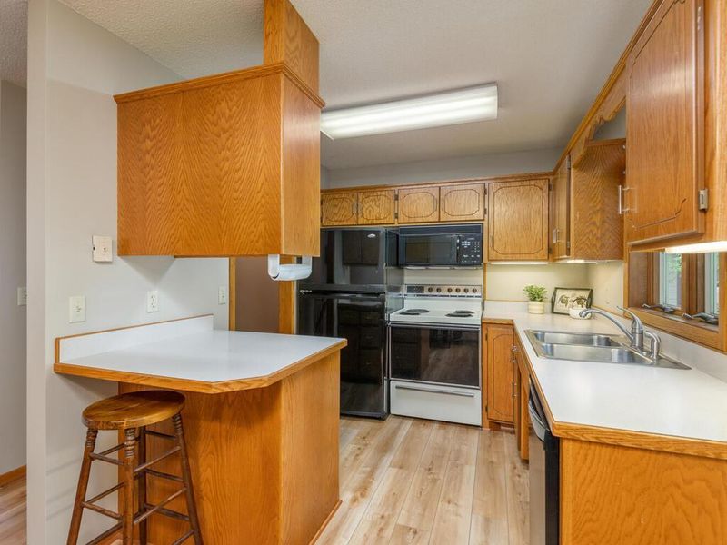 1290 Limestone Dr S, Shakopee, MN 55379