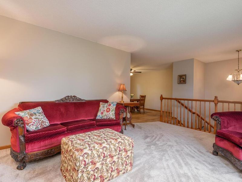 1290 Limestone Dr S, Shakopee, MN 55379