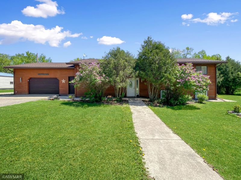120 Sunset Ave NW, Bagley, MN 56621