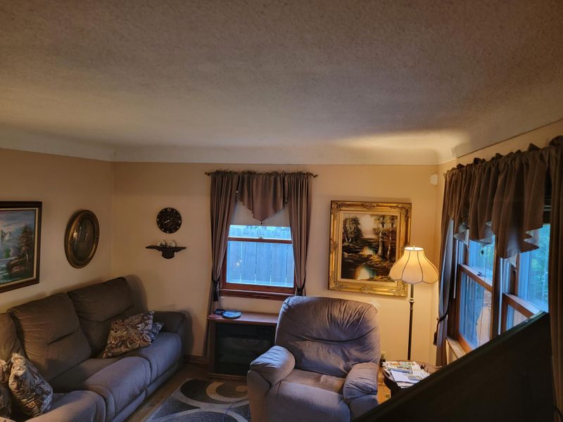 686 Goodview Ave N, Oakdale, MN 55128