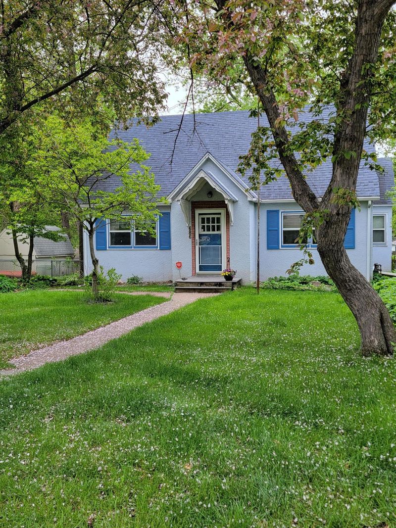 686 Goodview Ave N, Oakdale, MN 55128