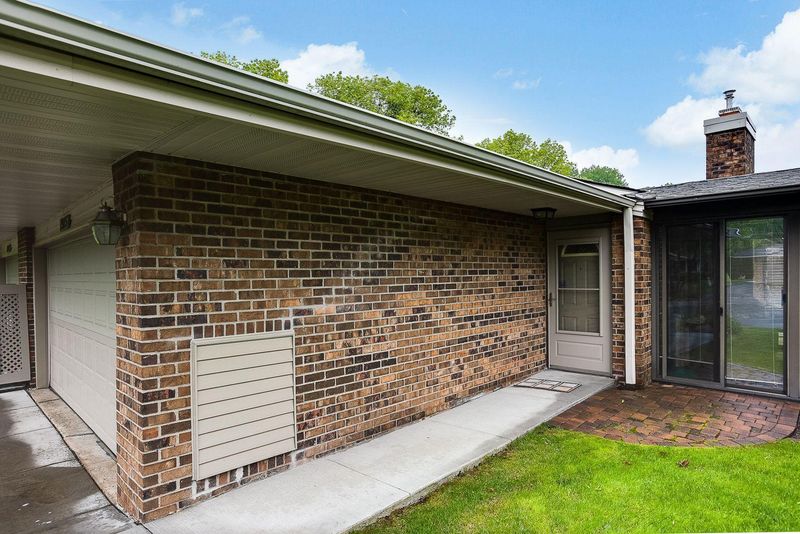 1915 Harbor Ln N, Plymouth, MN 55447