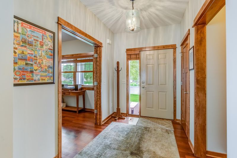 5749 Morgan Trl, White Bear Lake, MN 55110