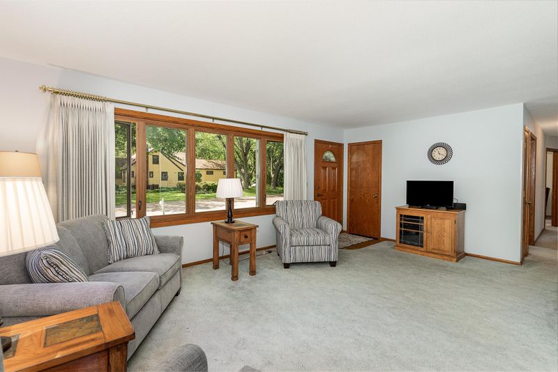 2195 Holloway Ave E, North Saint Paul, MN 55109