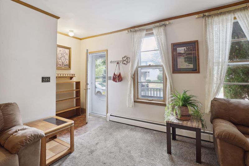 691 Armstrong Ave, Saint Paul, MN 55102