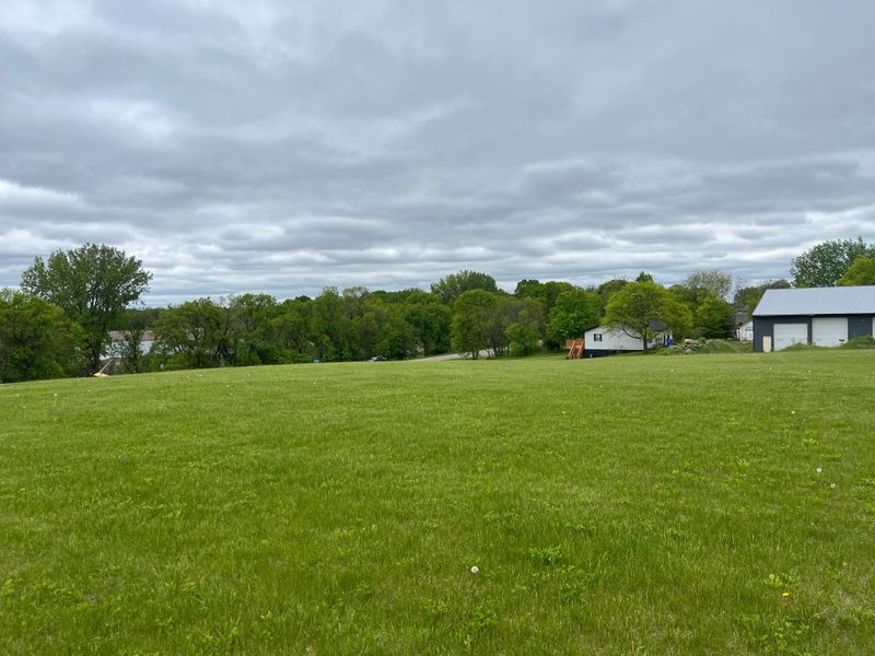 1401 Shoreway Dr, Kasota, MN 56050