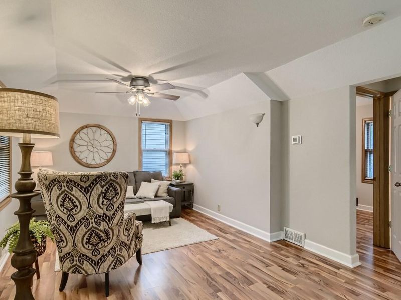 539 9th Ave NW, New Brighton, MN 55112