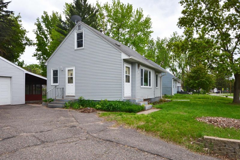8 Park Dr E, Circle Pines, MN 55014