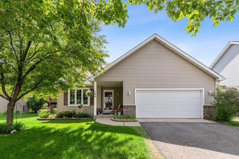 704 10th St, Farmington, MN 55024