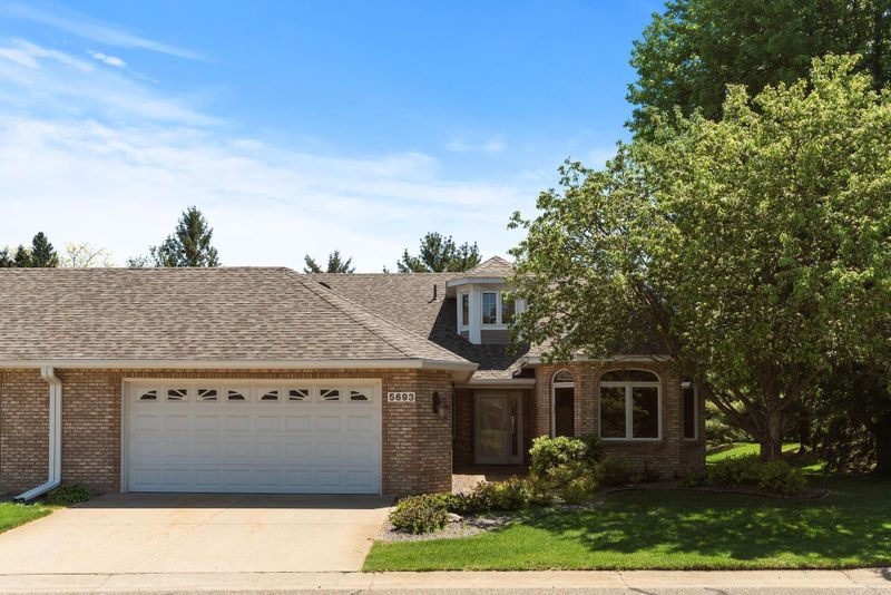 5693 Dunlap Ave N, Shoreview, MN 55126
