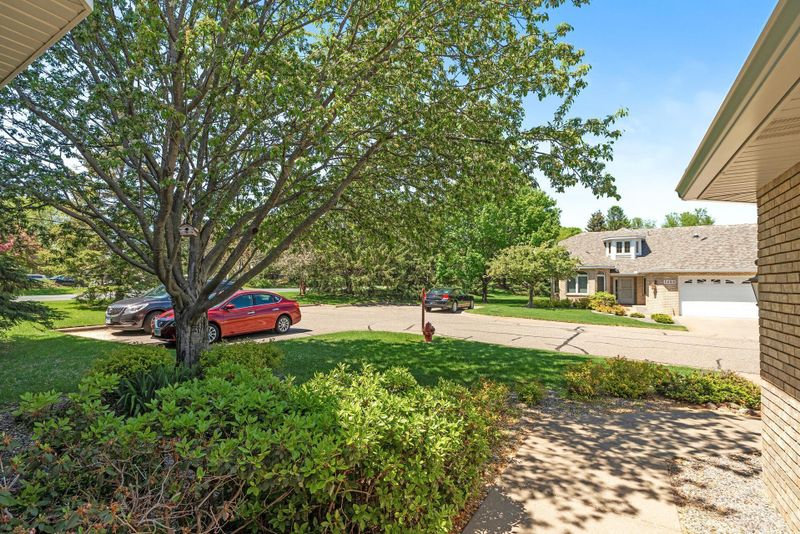 5693 Dunlap Ave N, Shoreview, MN 55126
