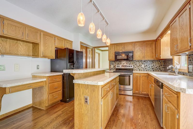 6536 Mere Dr, Eden Prairie, MN 55346