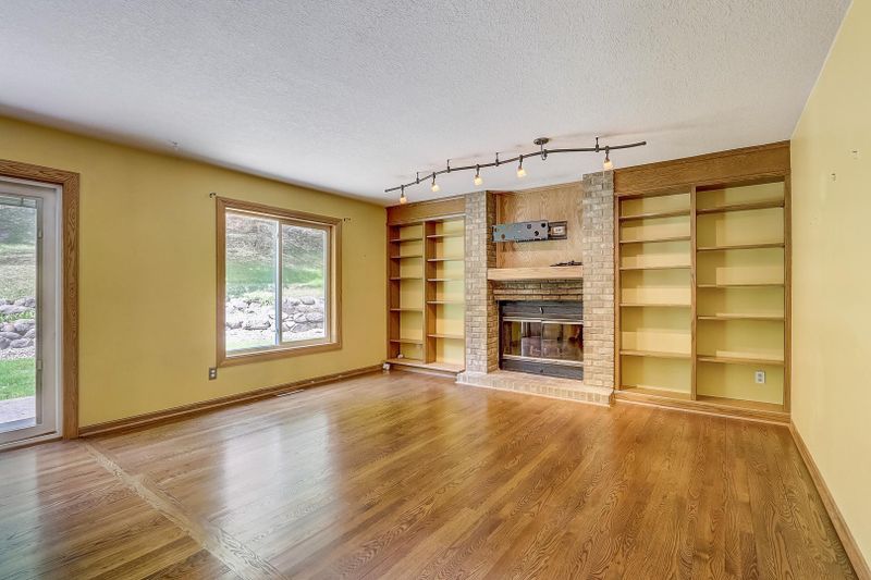 6536 Mere Dr, Eden Prairie, MN 55346