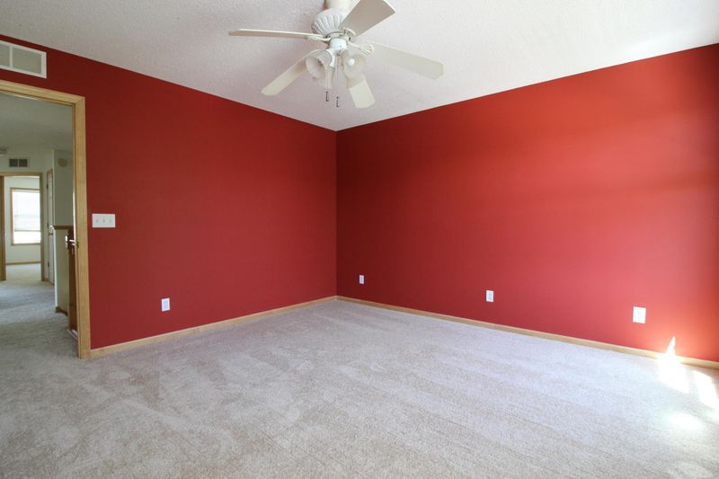 1034 Traditions Trl, Chaska, MN 55318