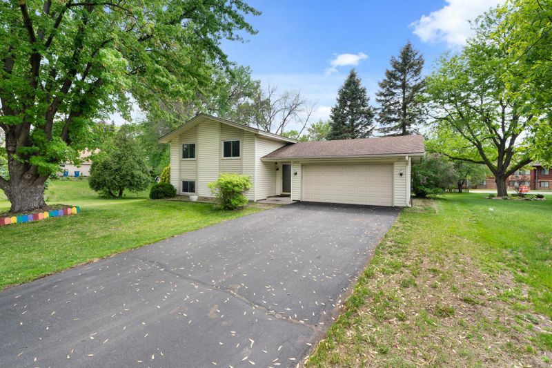 10512 Hopkins Rd, Bloomington, MN 55420