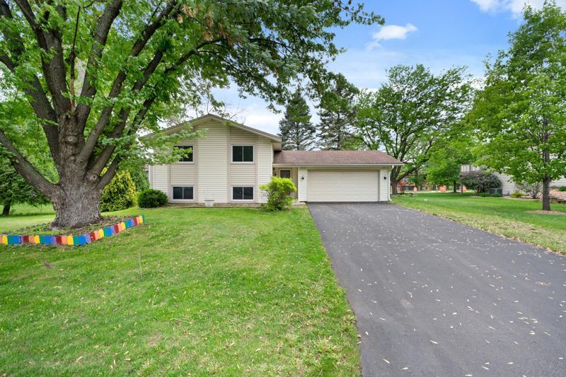 10512 Hopkins Rd, Bloomington, MN 55420