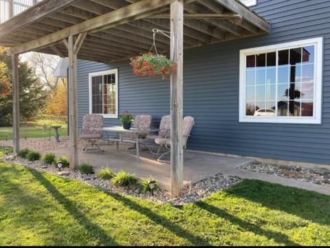 24 Lime Lake Dr, Avoca, MN 56114
