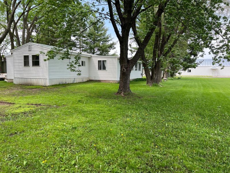 305 W Glasgow Ave W, Kellogg, MN 55945
