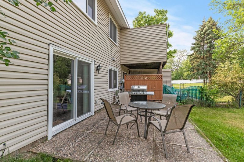 6745 Hallmark Dr, Eden Prairie, MN 55346