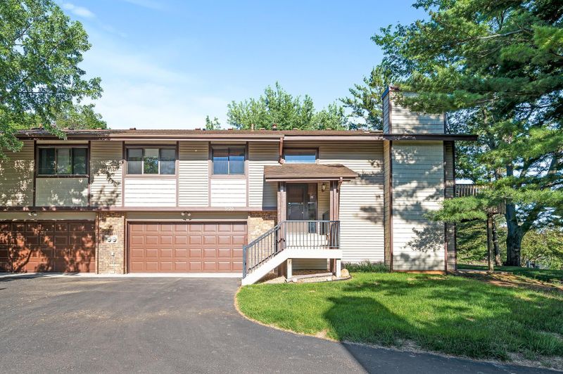 3120 Farnum Dr #A, Eagan, MN 55121