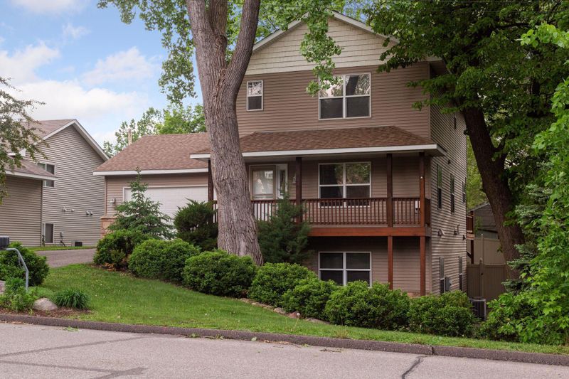 1683 Edgerton St, Maplewood, MN 55117