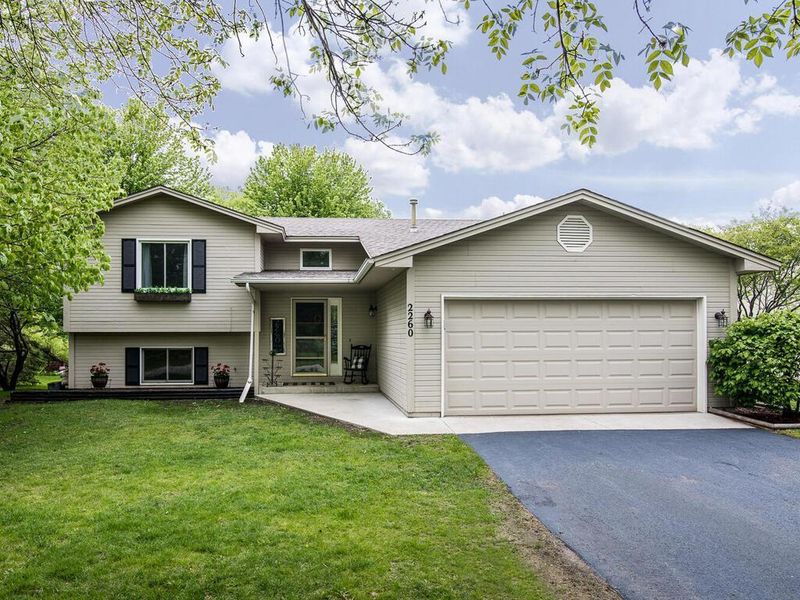 2260 Van Sloun Rd, Chaska, MN 55318