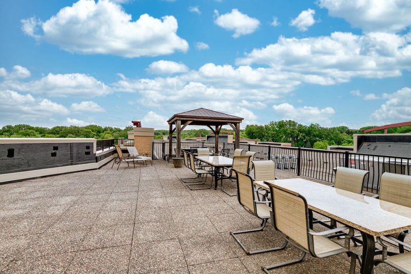 150 E Travelers Trl #220, Burnsville, MN 55337