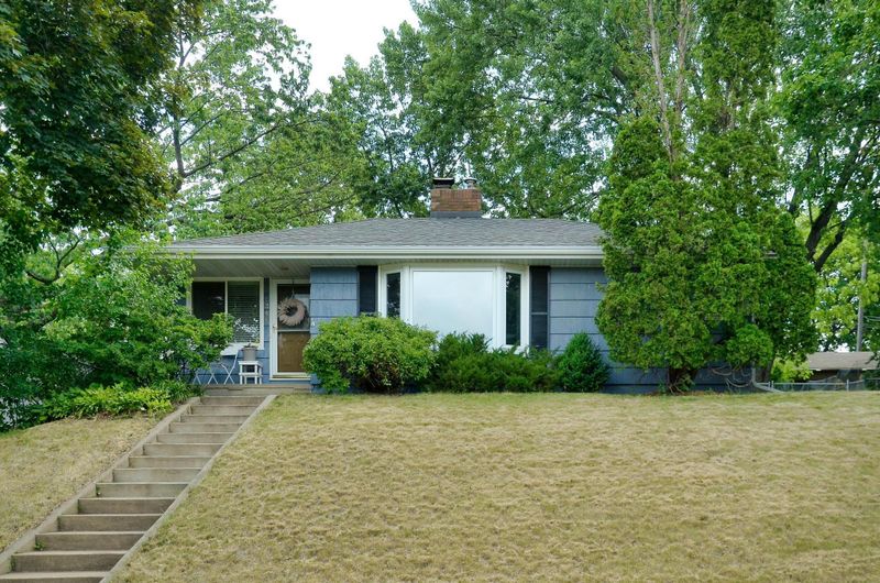 1346 Sumner St, Saint Paul, MN 55116