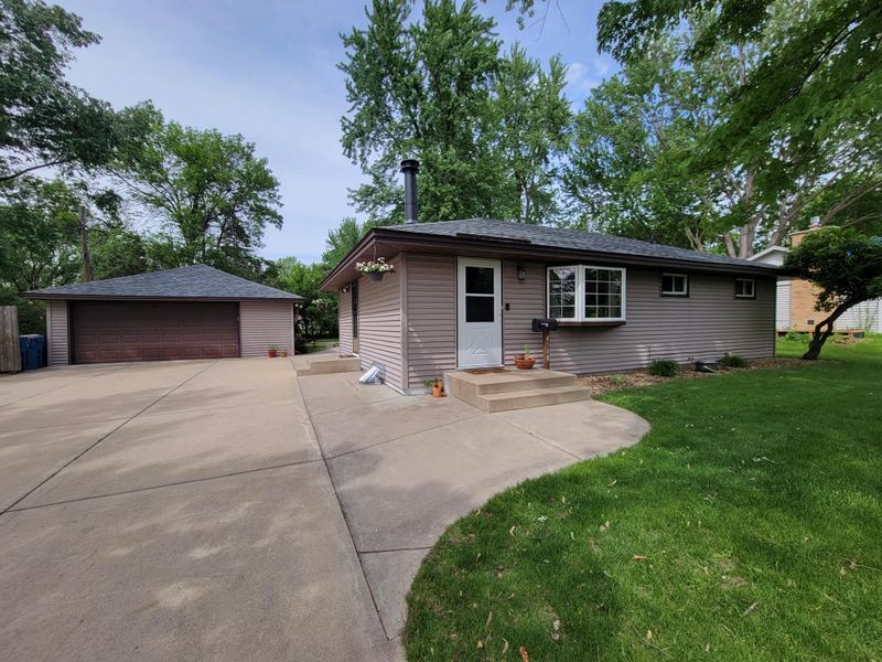 4908 W 111th St, Bloomington, MN 55437