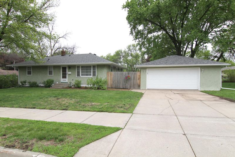 3248 75th St E, Inver Grove Heights, MN 55076