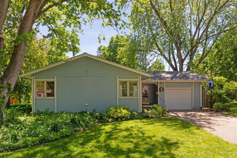 32 Fareway Dr, Northfield, MN 55057