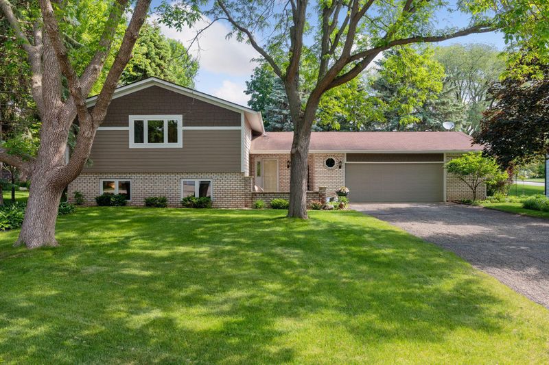 10702 Garden Cir, Bloomington, MN 55438