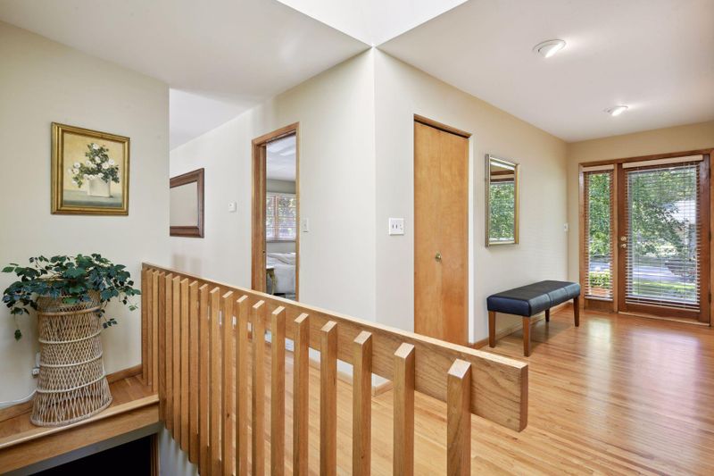 216 Glenbrook Rd N, Wayzata, MN 55391