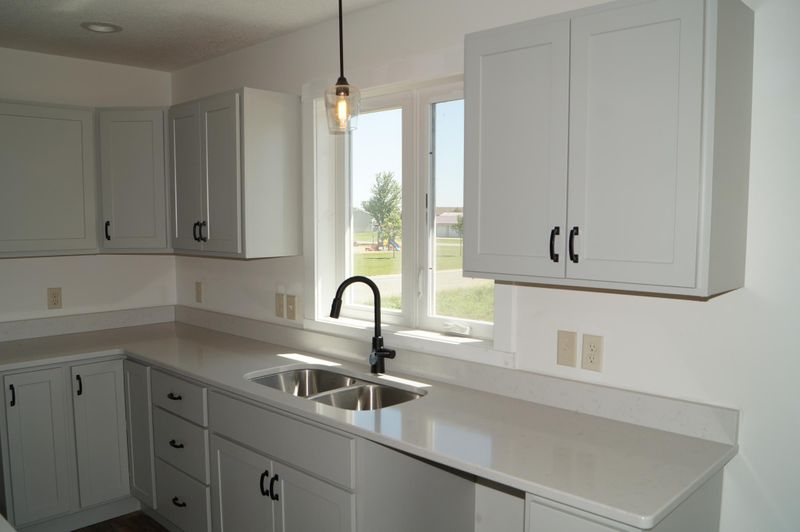 807 24th Ave NW, Austin, MN 55912