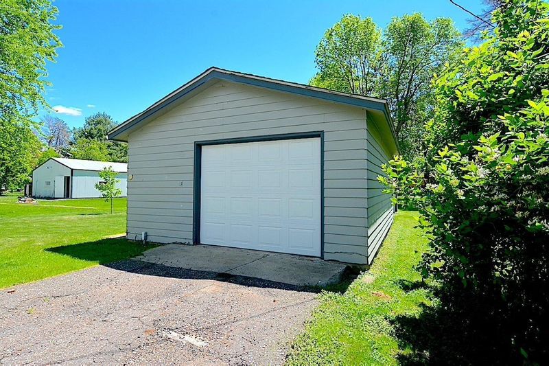 535 3rd St SE, Milaca, MN 56353