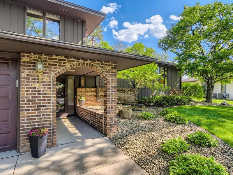 1538 Mcclung Dr, Arden Hills, MN 55112